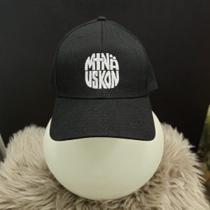 Minä uskon  lippis!